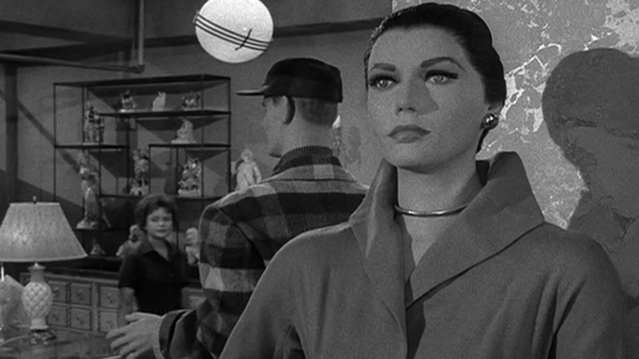 The Twilight Zone S01E34 The After Hours