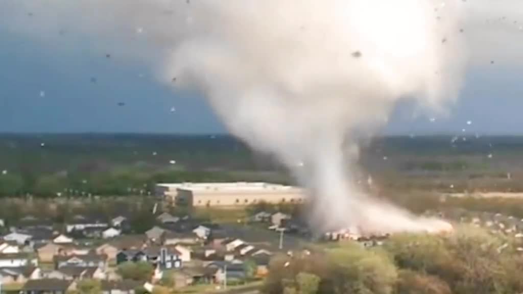 Tornado leaves destruction in its wake