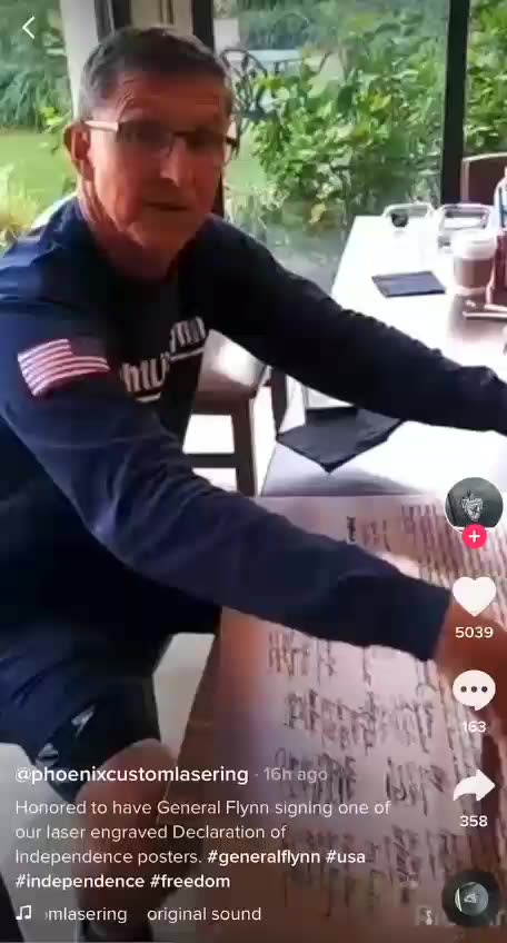 독립선언서에 사인 하고 있는 플린 장군.AVI