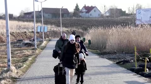 War has started, say Ukrainians fleeing to Poland