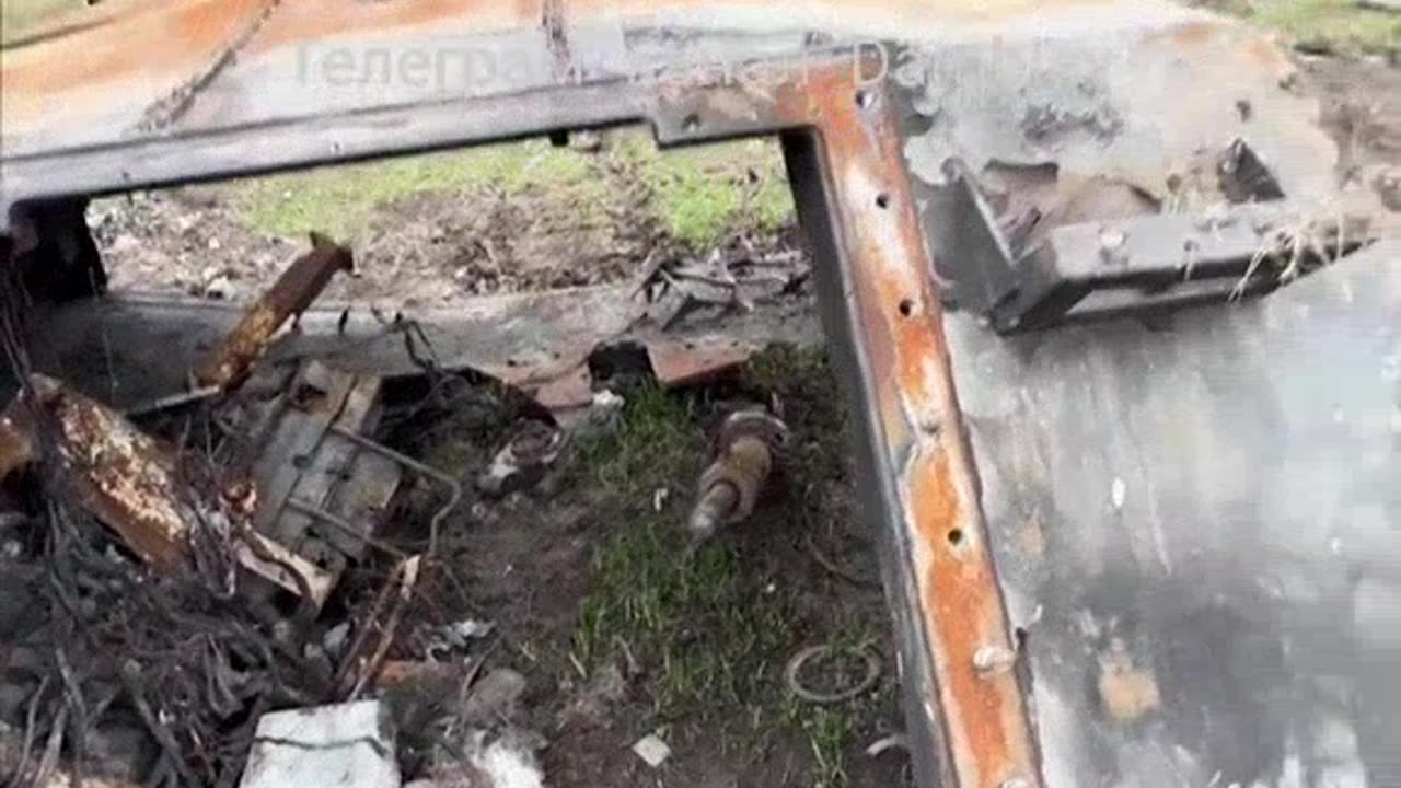 Another destroyed Ukrainian 155mm AHS Krab 155mm SAU made in Poland.