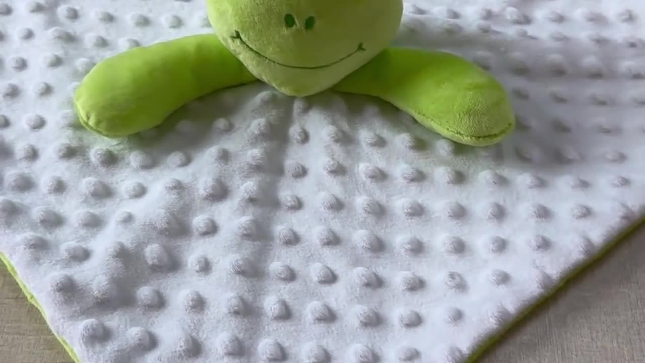 Frog soothing towel