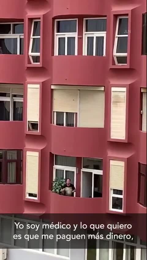 "La gente muriendo por COVID 19 y ustedes aplaudiendo, no lo entiendo. Anormales profundos"