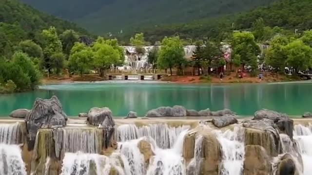 I want to go there😍 and not all this😔