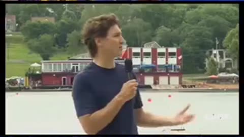 Trudeau to give up his plane for a canoe