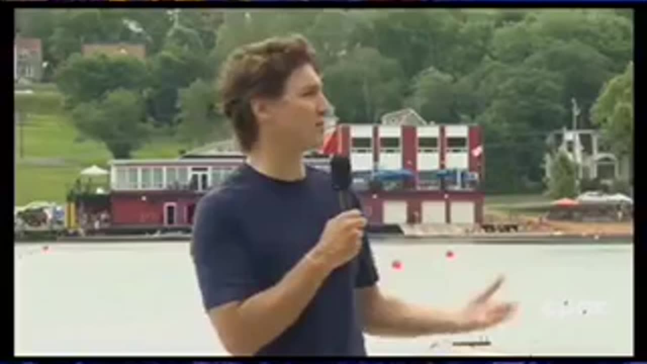 Trudeau to give up his plane for a canoe