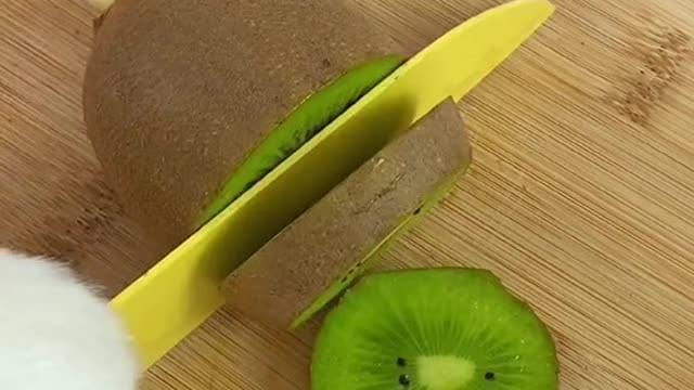 It’s time for some kiwi jello!