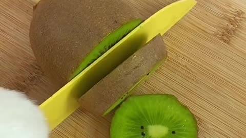 It’s time for some kiwi jello!