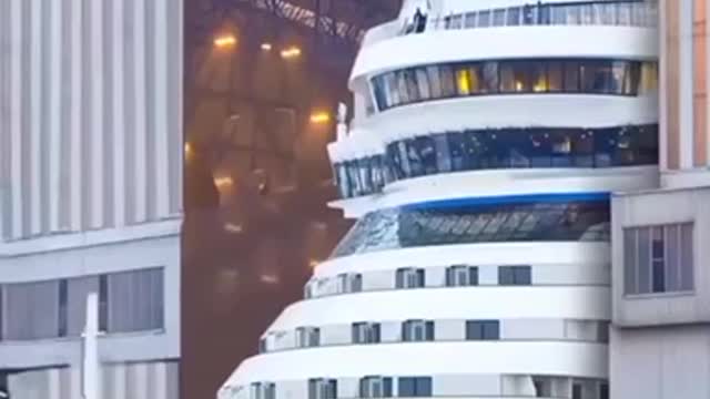 moment the big cruise ship leaves the shipyard? the scene is absolutely shocking.😮🔥