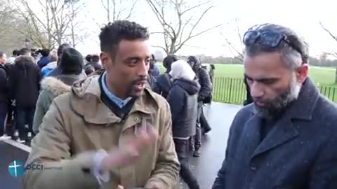 Muslim rejects the word of Allah - Speakers Corner