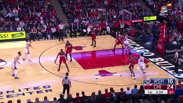 Jimmy Butler BURNS Kelly Oubre Jr for VICIOUS Dunk on Marcin Gortat, D-Wade "Disappointed" in Fans