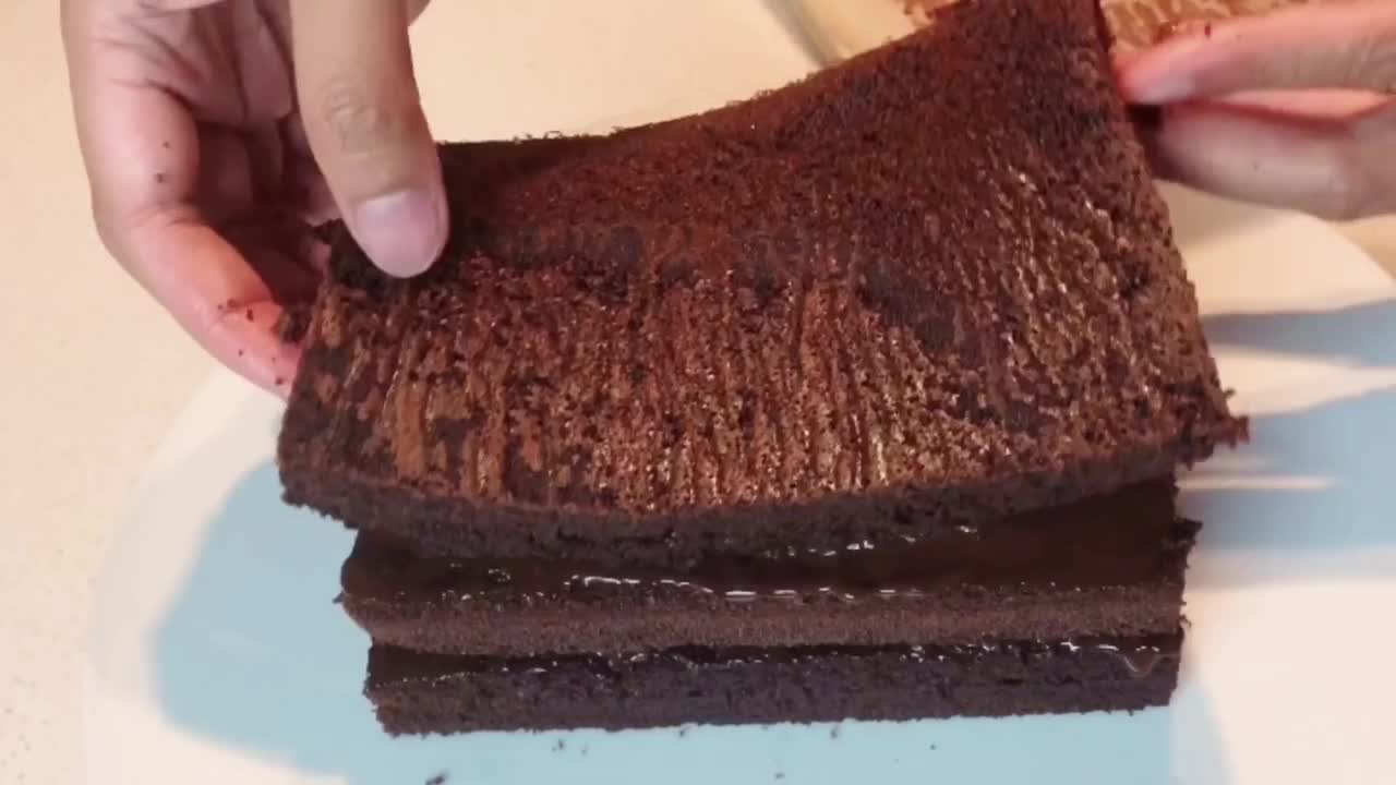 How to make the Best Moist Chocolate Cake Recipe