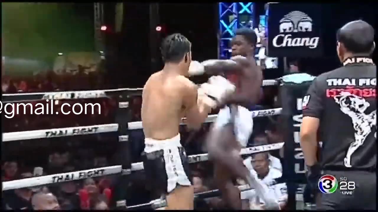 MUAY THAI BEST FIGHT IN MUAY THAI P.T.T.patchrungrueng vs stephen