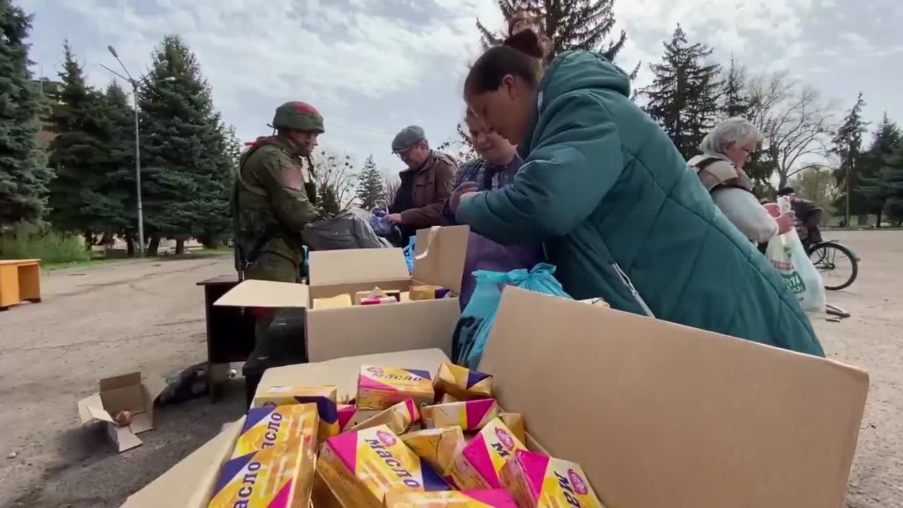 Ukraine War - Russian servicemen delivered humanitarian aid