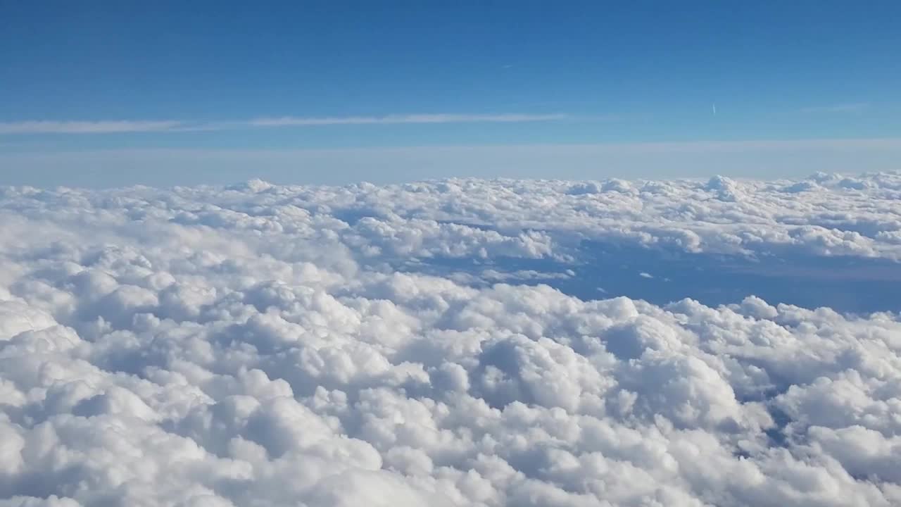 Beautiful nature - This video, which features lovely soaring clouds, is quite stunning.