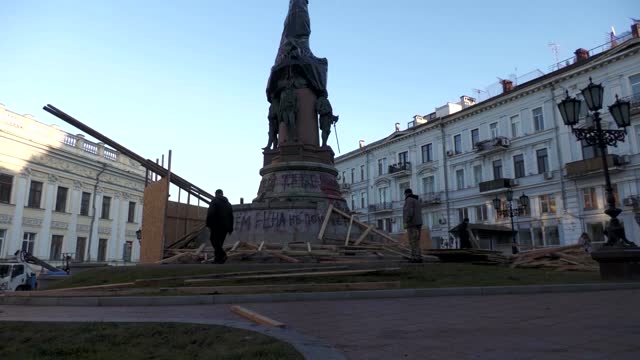 Catherine the Great statue dismantled in Odesa