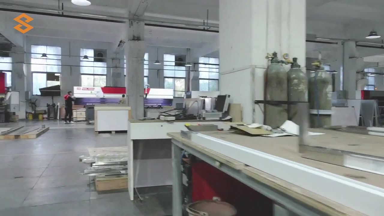 Jewelry display case welding workshop at WeiLingroup