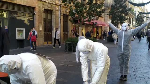 Les MAsques BLancs Toulouse Action Pancartes le 18 décembre
