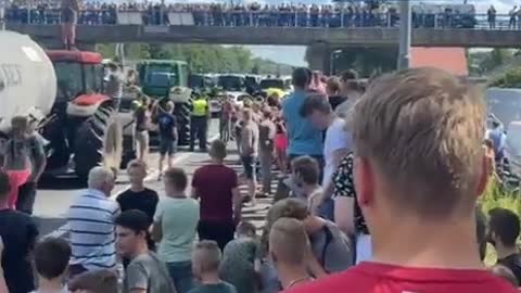 The people got out their vehicles in support of farmers as they block motorways in Holland