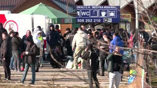 The anxious wait for relatives at Ukraine's border