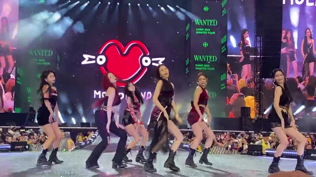 MOMOLAND ‘Wrap Me In Plastic’ KAMP 2022 in Pasadena Rose Bowl (Day1)_1