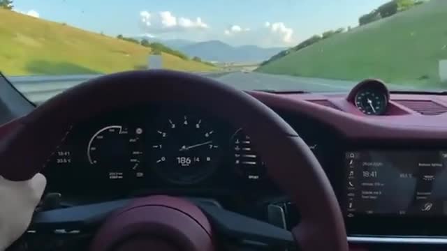 389 Porsche 992 carrera 170 to 220 kmh on Autobahn