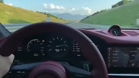 389 Porsche 992 carrera 170 to 220 kmh on Autobahn