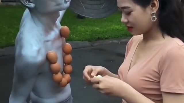 Sculpture Performer Sculpture China Funny clip.mp4