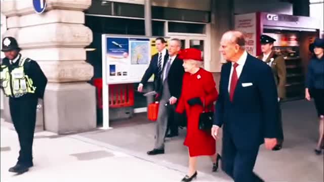QueenCaughtWalking in Public With No Security