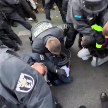 The German police in Berlin are not afraid and do not let themselves be