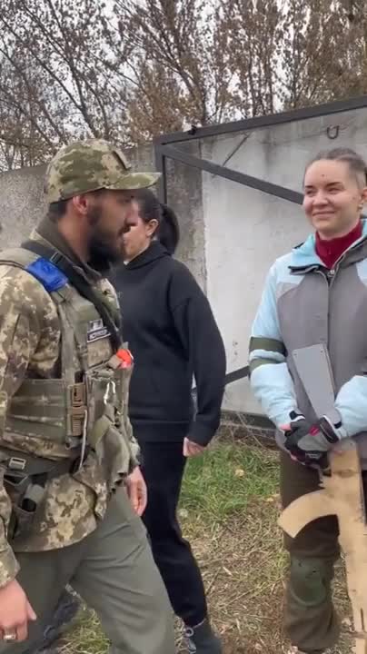 Ukrainian civilians in Kyiv are still signing up to get basic military training