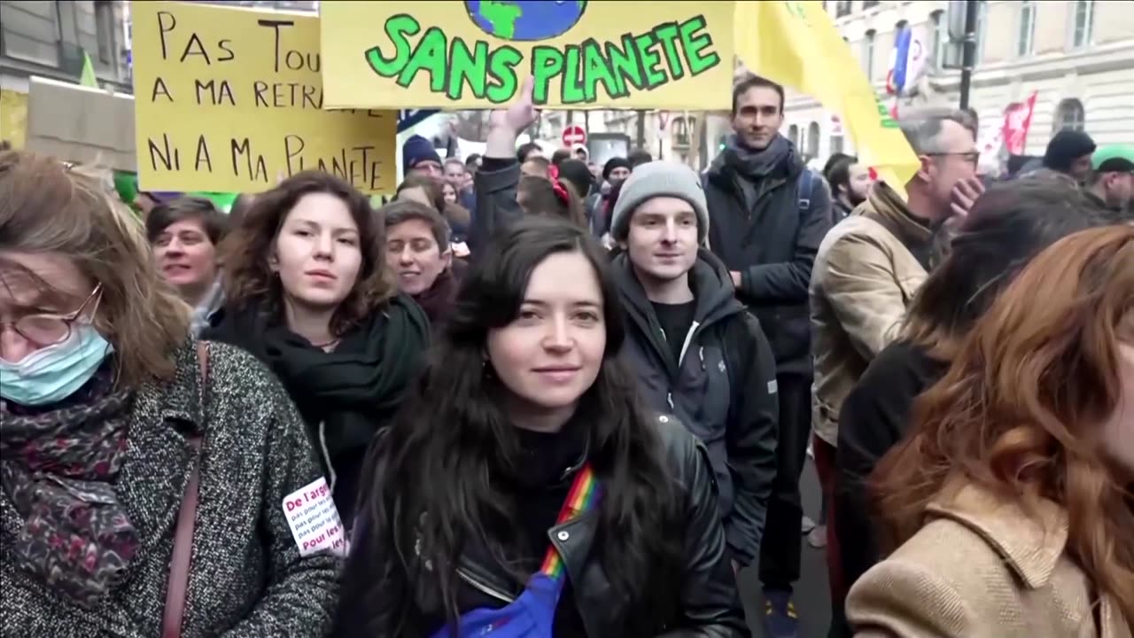 Thousands in Paris protest Macron's pension reforms