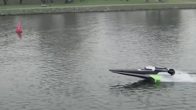 E1 Series tests new all-electric foiling powerboat