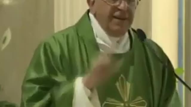 PAPOCCHIO FRANCESCO disse nell'omelia del 9 ottobre 2014:"Dio non esiste!" nei suoi classici discorsi blasfemi ed eretici da massone satanista pagano che è