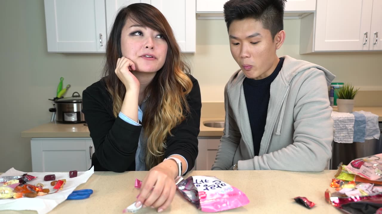 TRYING WEIRD KOREAN CANDY