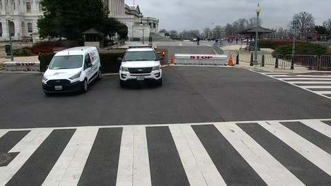 0687USCG00K25SouthBarricadePlaza_2021-01-06_10h20min01s213ms.mp4