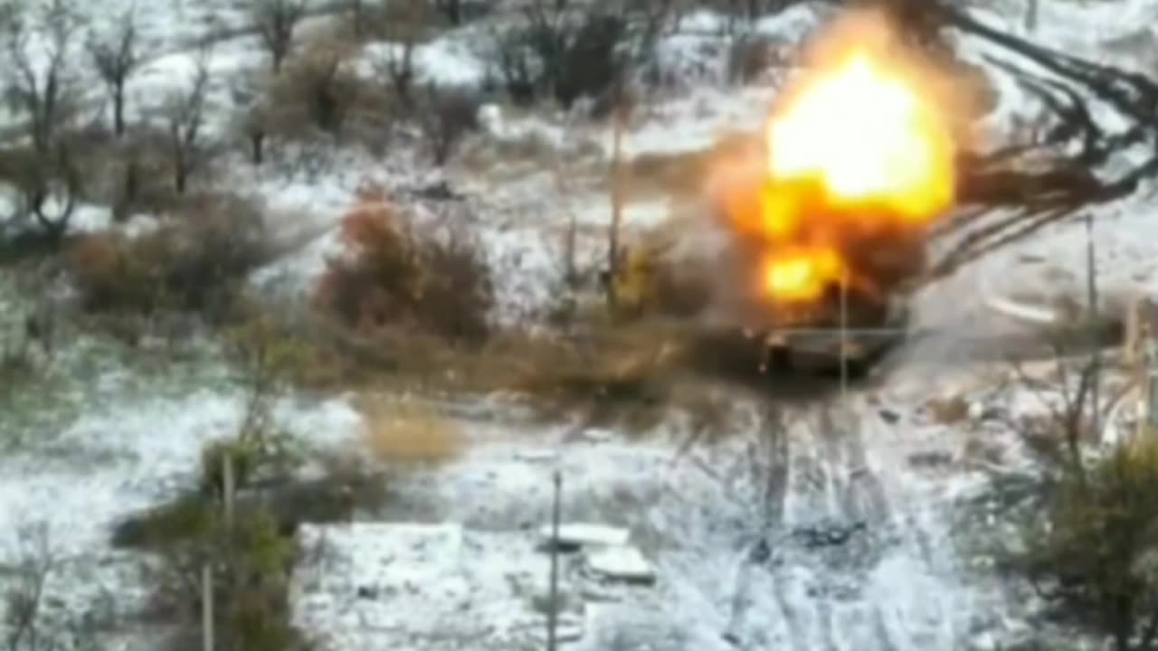 🇷🇺💥 Ukrainian Armed Forces tank burned by Lancet strike near Hours of Yar