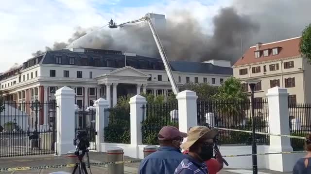 Fire at Parliament flares up again