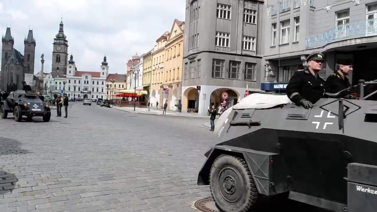 Historische Autos Konvoi: Kübelwagen, Opel Blitz, WC54, Kfz 1, Kfz 40, Skoda, Sdkfz 247, Sdkfz 223