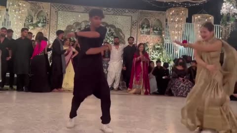 Hania amir viral dance video