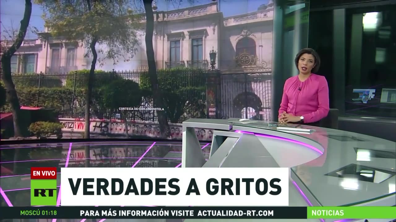 Familias de los 43 estudiantes de Ayotzinapa desparecidos realizan plantón indefinido en México