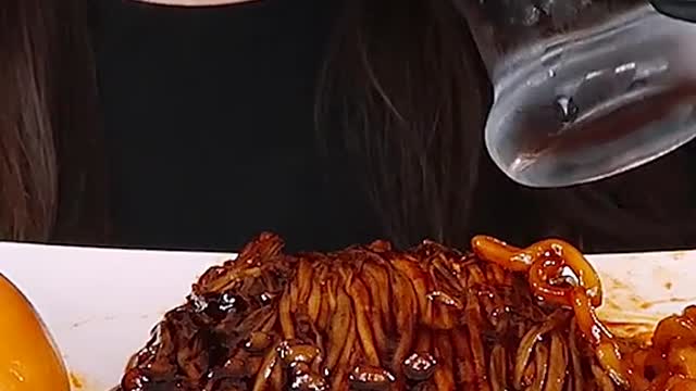 Black Bean Noodles, Spicy Enoki Mushrooms #zoeyasmr #zoeymukbang #bigbites #mukbang #asmr #food #먹방