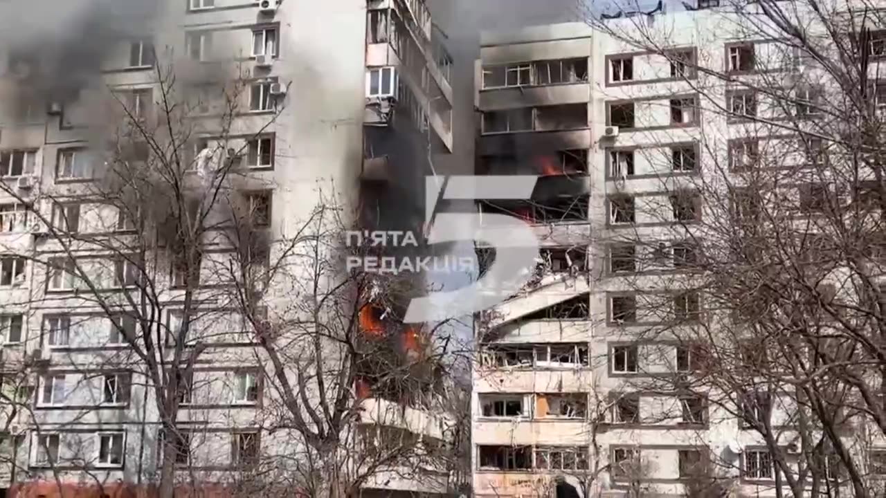 Zaporizhzhya. Direct hit of a Russian shell to a residential building..