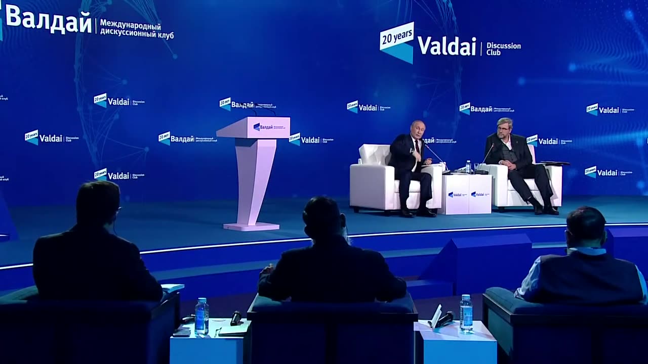 Professor Glenn Diesen speaking with President Vladimir Putin at Valdai Discussion Club (07.11.2024)