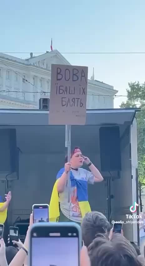 Ukrajinští mladí zfanatizovaní nacisté a jejich setkání ve Vídni