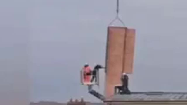 hidden, camouflaged mobile phone tower 5G 4G