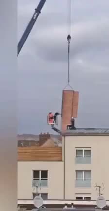 hidden, camouflaged mobile phone tower 5G 4G