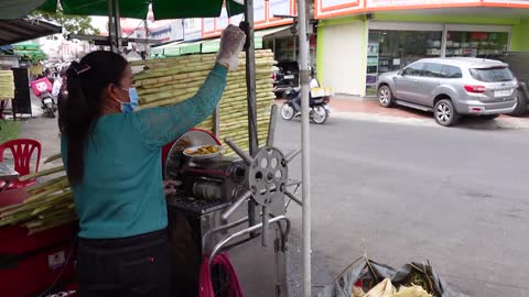 So Sweet! Best Refreshing Summer Drink! Fresh Sugarcane Juice - Cambodian Street Food