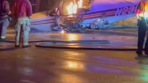 Small plane crashes onto Texas highway, injuring two people