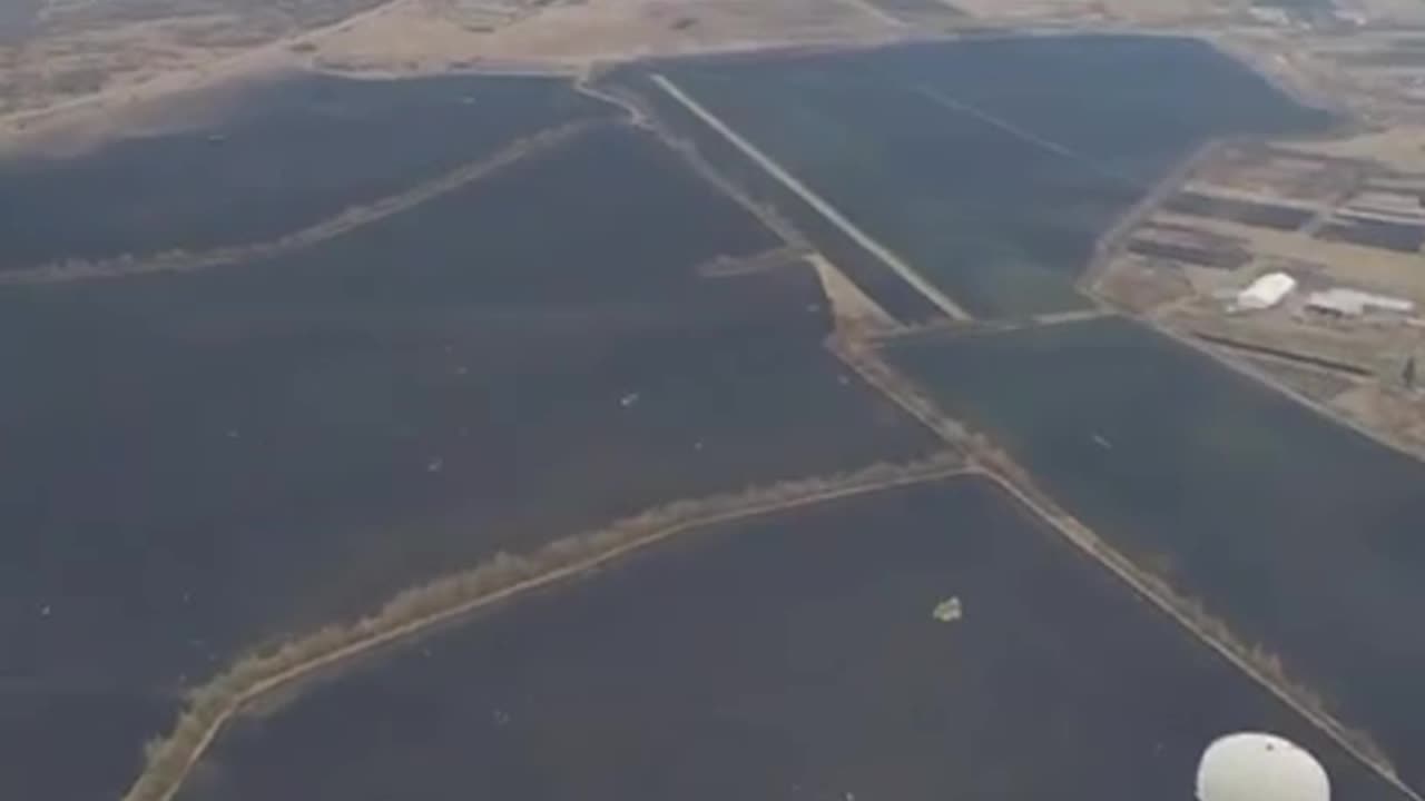 Training jumps of Ukrainian paratroopers from Mi-8.